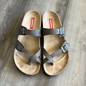 Union Bay taupe women’s sandals